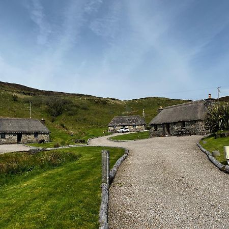 Tigh Phadraig At Marys Thatched Cottages Elgol エクステリア 写真